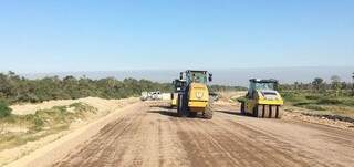 Esta semana as obras de sub base da parte estrutural para receber o asfalto avançaram mais de 3 km (Foto: Abc Color/Assunção)