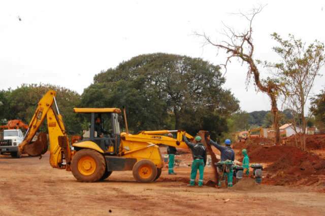  Prefeitura mant&eacute;m trabalho na obra do Imbirussu-Serradinho durante feriado