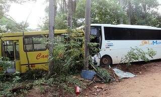 Após atropelar motociclista e passageiro, ônibus conduzido por Claudinei bateu em outro coletivo (Foto: Diário Online) 