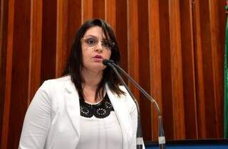 Presidente do Coren/MS, Vanessa Pradebon, vê com satisfação a decisão do conselho nacional. (Foto: Divulgação/CorenMS)
