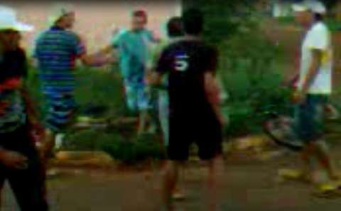 Suspeito de furto &eacute; violentado e imagens s&atilde;o distribu&iacute;das em bairro