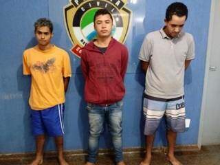 Da esquerda para direita, Jozimar, Claudio e John, no dia da prisão em 21 de agosto de 2017. (Foto:Idest/Reprodução) 