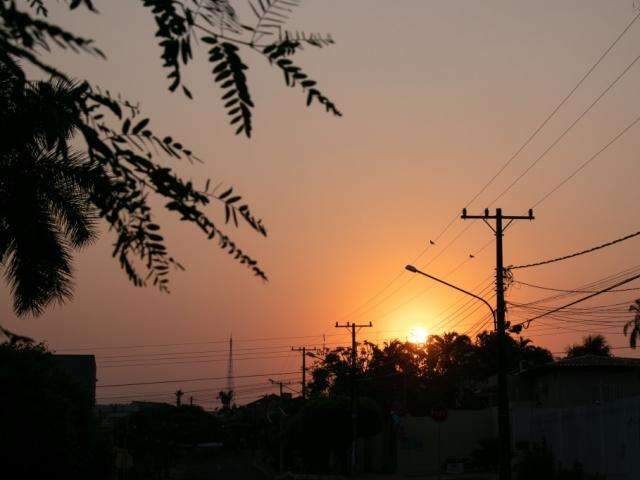 Semana come&ccedil;a com calor de 42&deg;C e baixa umidade do ar em MS