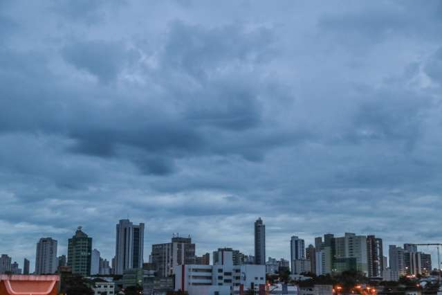 Dia amanhece nublado e h&aacute; previs&atilde;o de chuvas e ventos fortes em MS