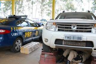 Policiais encontraram 102 Kg de pasta base de cocaína, dividido em 100 tabletes. (Foto:Tiago Apolinario/Da Hora Bataguassu)