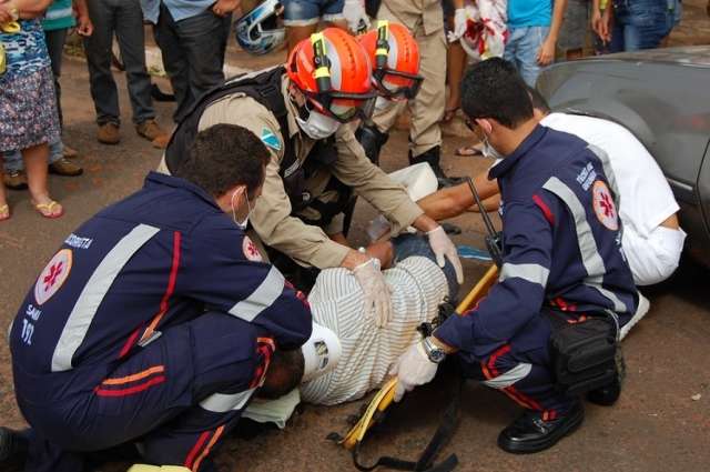 Acidente de tr&acirc;nsito deixa motociclista ferido em estado grave