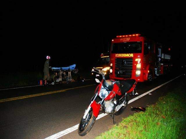 Motociclista de 31 anos sofre fratura exposta ap&oacute;s atropelar anta na MS-395 