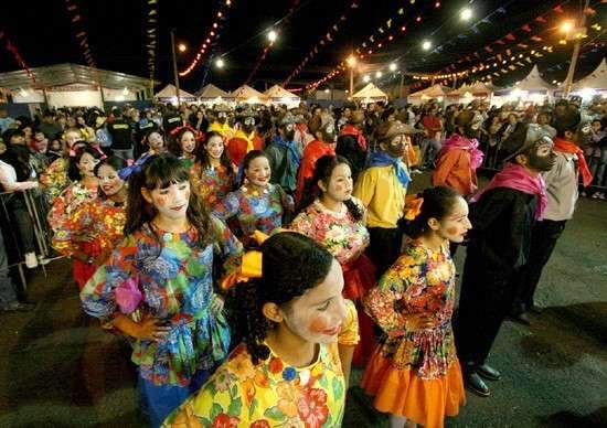 Arraial dos Artes&atilde;os acontece sexta-feira na Pra&ccedil;a dos Imigrantes