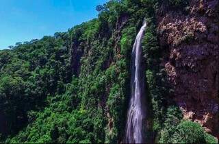 A Cachoeira Boca da Onça, em Bodoquena, com 156 metros de altura é a mais alta do Brasil (Foto: Boca da Onça/Divulgação)