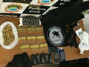 Pol&iacute;cia encontra muni&ccedil;&otilde;es e colete em dep&oacute;sito do crime organizado