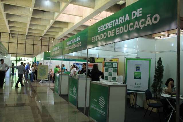 Espa&ccedil;o atende empres&aacute;rios e prefeitos para d&uacute;vidas e solu&ccedil;&otilde;es