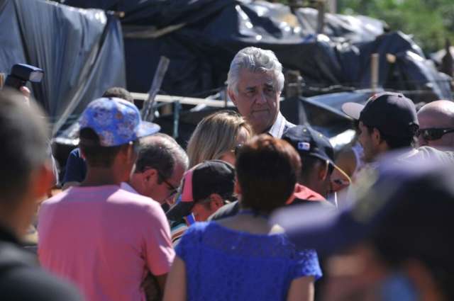 Prefeitura acusa vereadores de inflamarem fam&iacute;lias removidas de favela