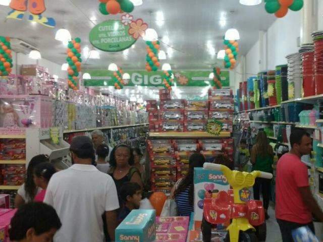 Pagamento de sal&aacute;rios e Dia das Crian&ccedil;as devem movimentar com&eacute;rcio na Capital
