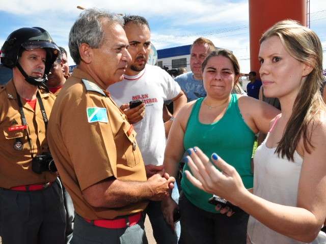 Donos de loja incendiada reclamam de estrutura dos bombeiros