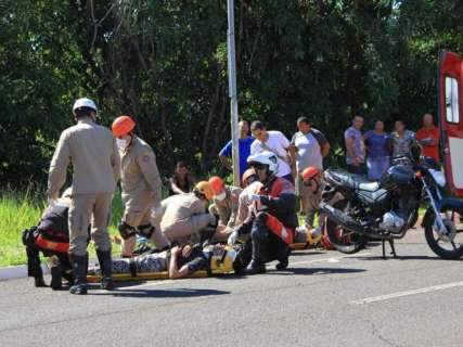 Três pessoas ficam feridas após atropelamento na Ernesto Geisel