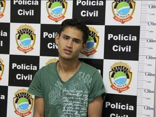 Rafael Machado Miguel foi apresentado nesta segunda-feira pela Polícia Civil (Foto: Jornal da Nova)