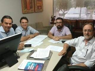 Marquinhos, à esquerda, na primeira reunião com Pedrossian Neto, Alexandre Ávalos e Gilberto Cavalcante (Foto: Leonardo Rocha)