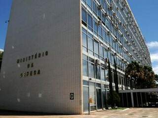Ministério silencia sobre compra de R$ 1,2 milhão em brindes pelo Exército de MS Ministério silencia sobre compra de R$ 1,2 milhão em brindes pelo Exército de MS