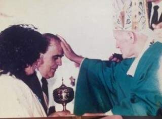 Georges recebeu benção do papa João Paulo II. (Foto: Reprodução/Facebook)