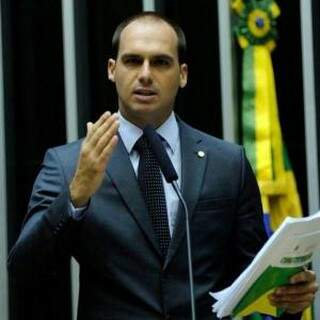 Deputado federal Eduardo Bolsonaro na tribuna (Foto: Facebook/Reprodução)
