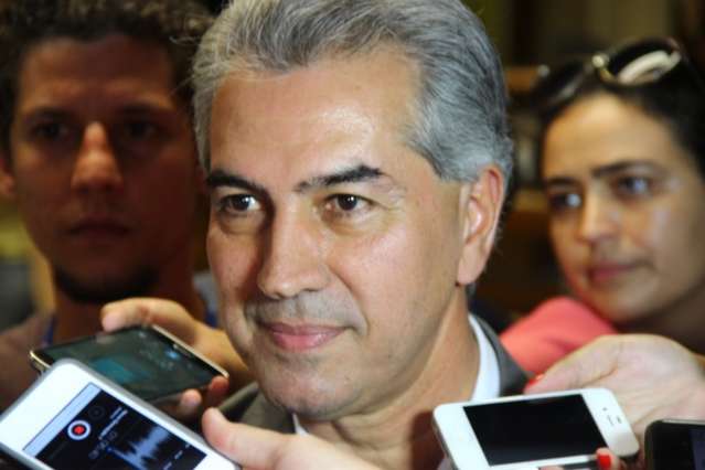 Governador participa de evento com prefeitos e exposi&ccedil;&atilde;o sobre Bonito