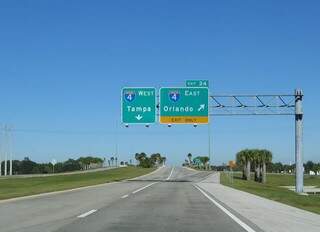 Rodovia de acesso a Tampa, uma cidade de 340 mil habitantes a 136 km de Orlando (Foto: Reprodução)
