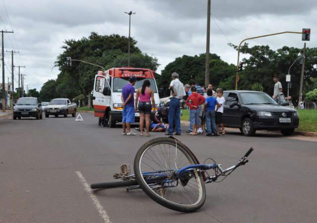 Leitor flagra socorro a ciclista atropelado