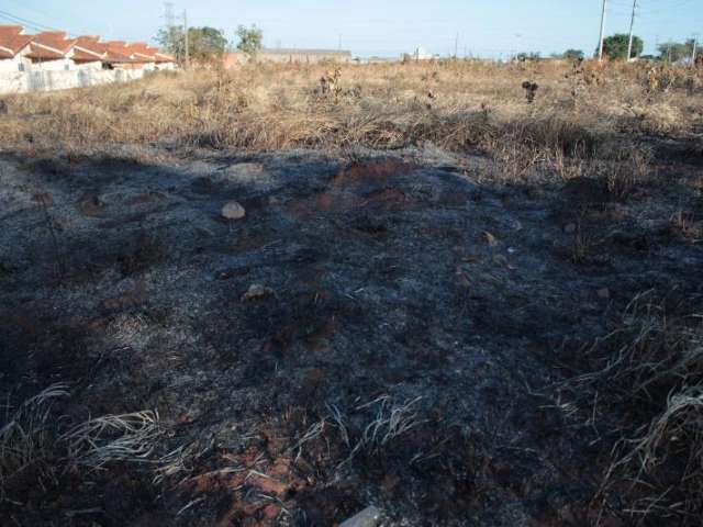 Bombeiros combatem fogo em v&aacute;rios pontos da cidade e tamb&eacute;m em Jaraguari 