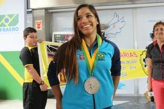 Larissa Farias, de 18 anos, é vice-campeã mundial na categoria Sub-21 (Foto: Google)