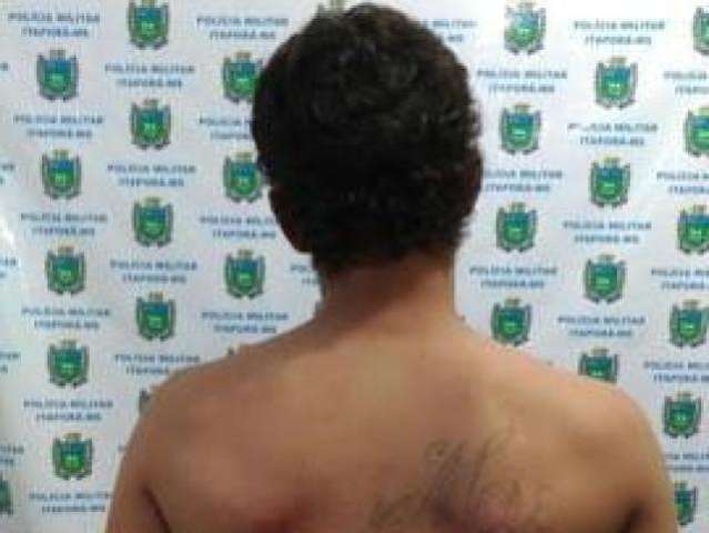 Jovem &eacute; preso depois de amea&ccedil;ar pais e moradores com fac&atilde;o em s&iacute;tio 
