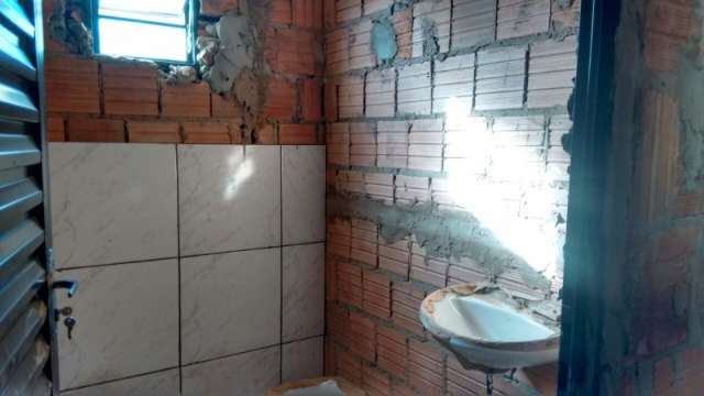 Bernal descumpre lei ao inaugurar casas inacabadas e UPA sem funcionar