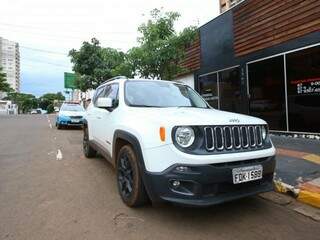 Jeep roubado em frente à escola é recuperado e adolescente apreendido Jeep roubado em frente à escola é recuperado e adolescente apreendido