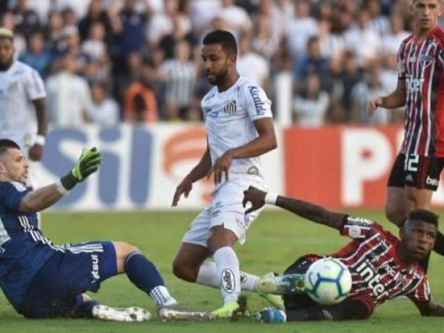 Santos e S&atilde;o Paulo lutam por vit&oacute;ria, mas partida termina 1 a 1 na Vila Belmiro