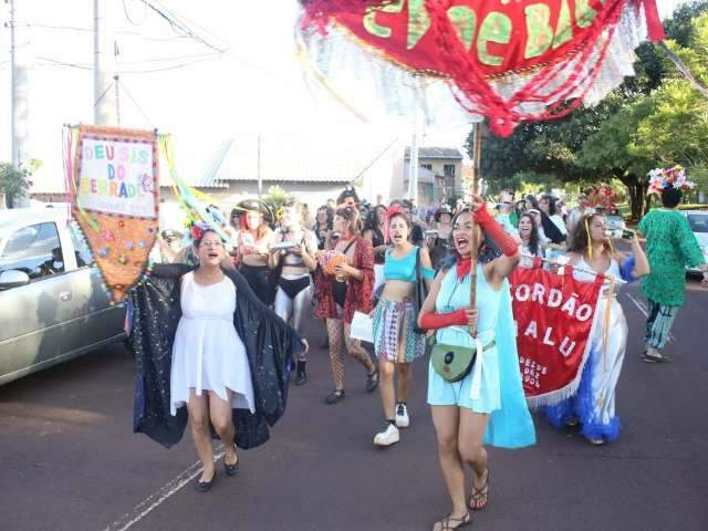 Feministas, Deusas do Cerrado fazem Carnaval falando sobre machismo e pol&iacute;tica