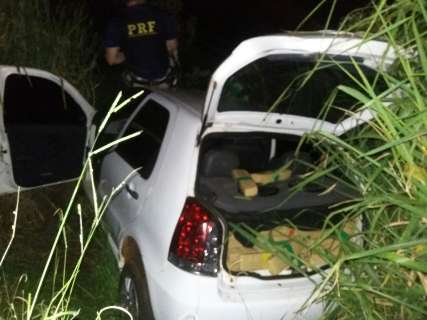 Motorista foge e abandona ve&iacute;culo com quase meia tonelada de maconha 