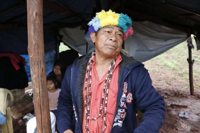 &Iacute;ndios arregimentam fam&iacute;lias de outras aldeias para acampar em &aacute;rea invadida
