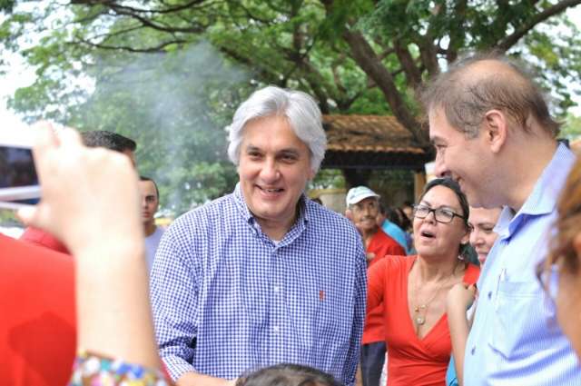 Antes de votar em Corumb&aacute;, Delc&iacute;dio faz peregrina&ccedil;&atilde;o na Capital