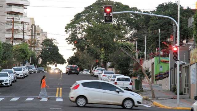 Prefeitura instala sem&aacute;foros em 6 cruzamentos da cidade