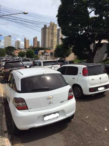 Fila dupla na Rua Abr&atilde;o J&uacute;lio Rahe volta a incomodar motoristas