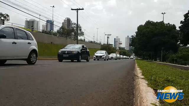 Contra projeto no Senado, motoristas de Uber fazem carreata e buzina&ccedil;o no Centro