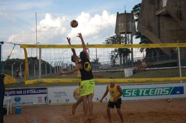 Campeonato Estadual de v&ocirc;lei de praia tem 16 duplas no Guanandiz&atilde;o