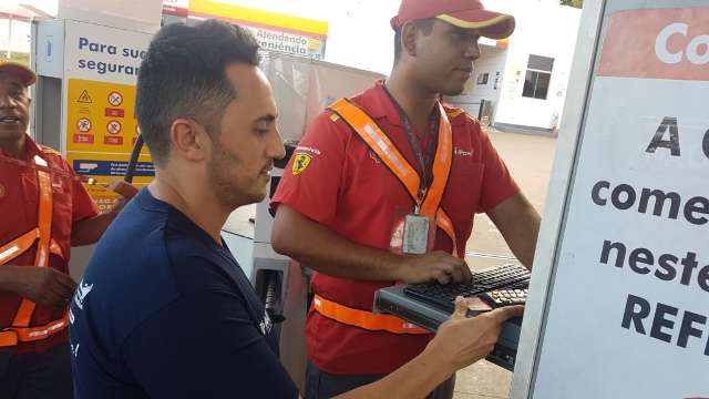 Protesto acaba, mas gasolina continua como sacrif&iacute;cio di&aacute;rio do brasileiro