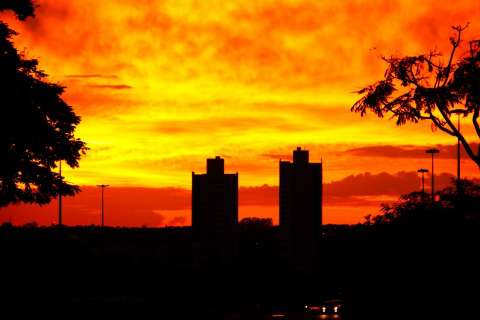 Dia amanhece com céu nublado e quarta-feira será chuvosa na Capital