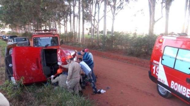 Jovem perde controle de ve&iacute;culo, capota e morre em Bataypor&atilde;