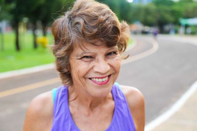 Aos 61 anos, Fatinha decidiu correr e hoje tem cole&ccedil;&atilde;o de medalhas e trof&eacute;us