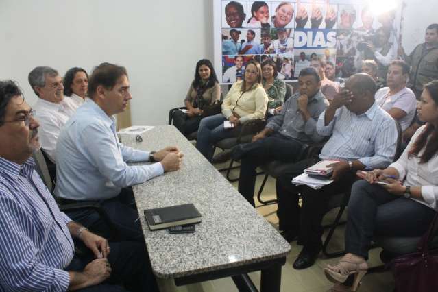 Bernal mant&eacute;m reajuste de 8% e descarta antecipar piso para este ano