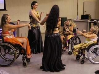Primeiro grupo de dança do ventre de mulheres com deficiência da Capital mostra que arte empodera. (Foto: Kimberly Teodoro).
