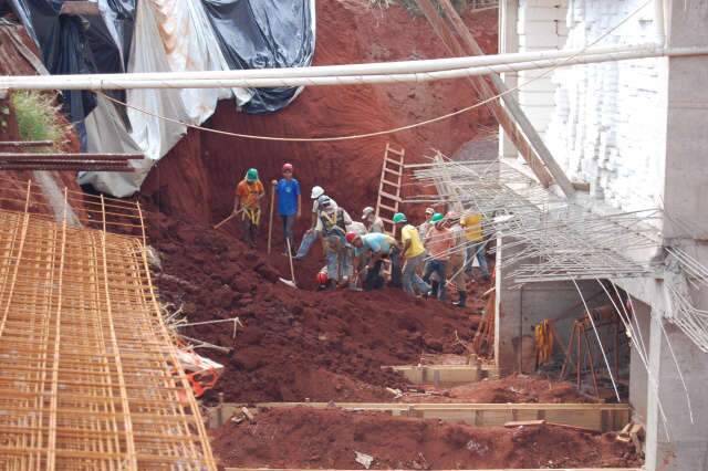  Trabalhador morre ao cair de altura de 11 metros em pr&eacute;dio em constru&ccedil;&atilde;o
