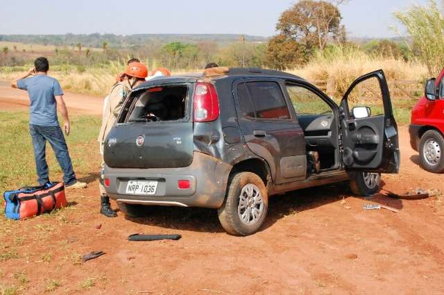 Mulher e adolescente ficam feridas em capotagem na estrada do Inferninho 