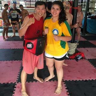 A campo-grandense Lídia Fonseca faz pose no treino em Bangkok (Foto: Arquivo pessoal)